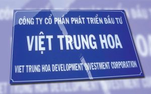 Biển hiệu Mica dán decal