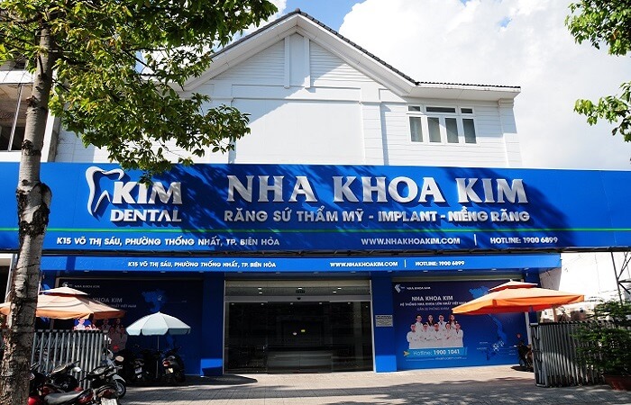 Thiết kế bảng quảng cáo nha khoa đơn giản, tinh tế