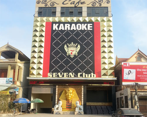 Đường nét thiết kế biển karaoke - club khá cầu kỳ và bắt mắt