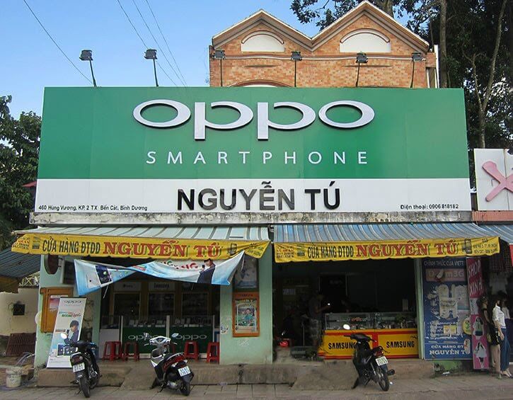Biển quảng cáo điện thoại Nguyễn Tú