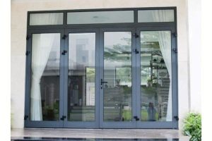 Mẫu cửa kính cường lực đẹp khung inox mở quay﻿