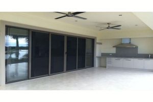 Mẫu cửa nhôm kính hệ 1000 đẹp 8mm