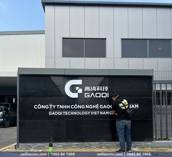 Vật Liệu CNC cam kết mang đến biển hiệu đá hoa cương bền đẹp, thẩm mỹ vượt trội
