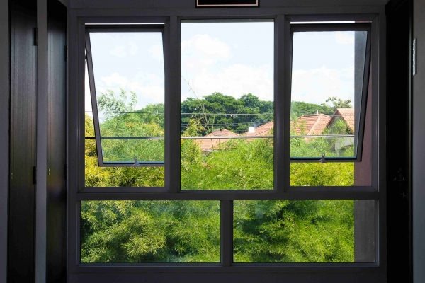 Mẫu cửa sổ nhôm kính mở hất đẹp