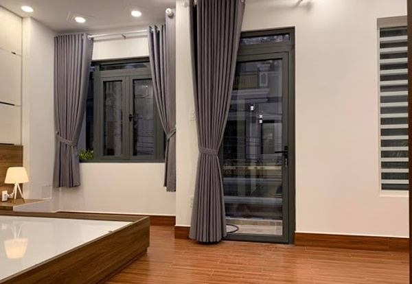 Thiết kế cửa sang trọng, hiện đại