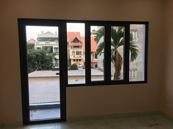 Mẫu cửa nhôm kính kiểu mẹ bồng con dành cho phòng khách